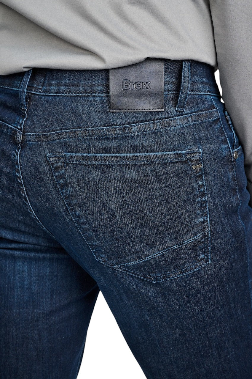 Brax Hommes jean Chuck bleu foncé pour hommes – Image 7