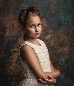 Création Robe Fillette en dentelle brodée – Hayden