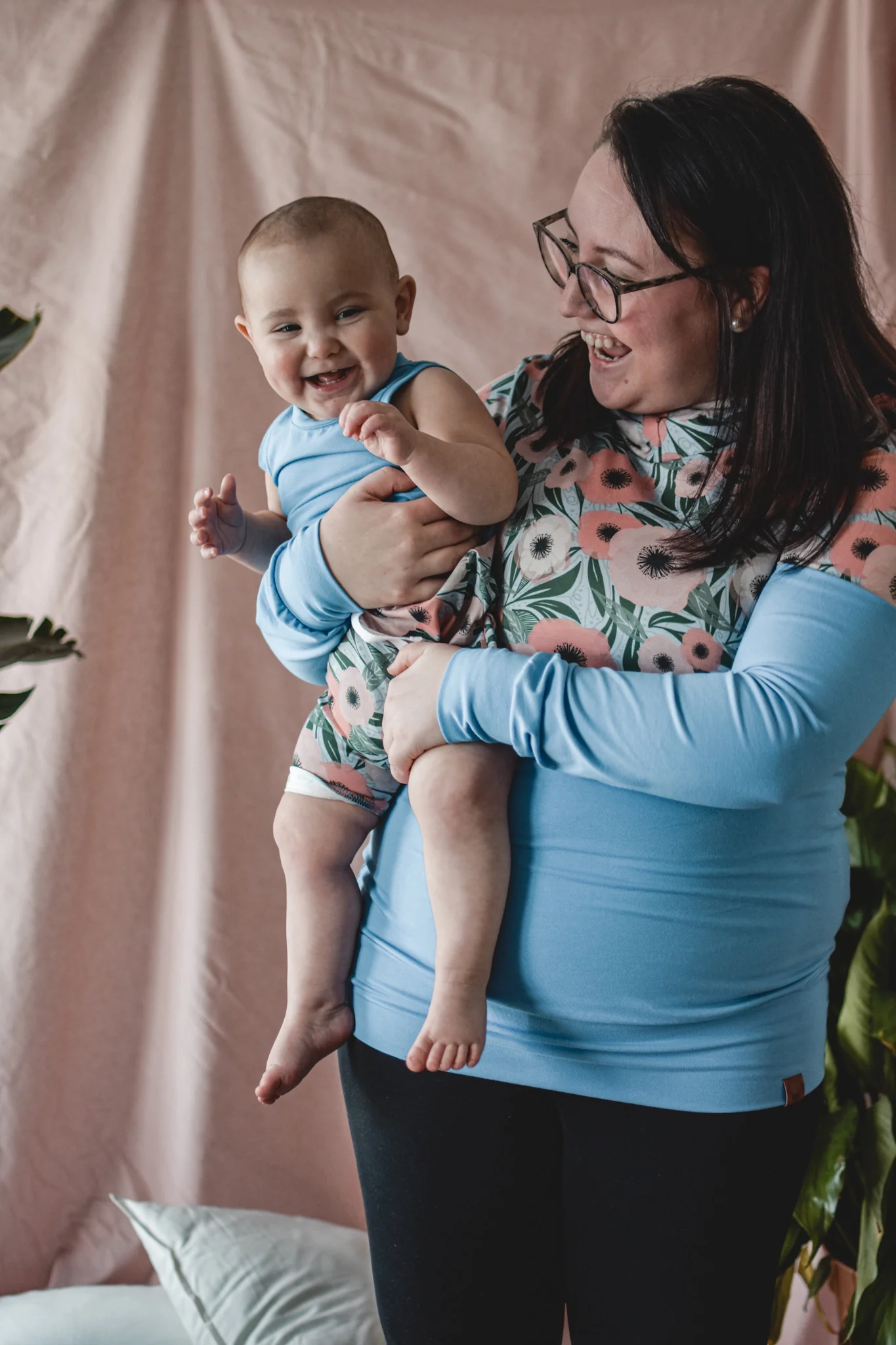 Hoodie de maternité et d'allaitement BLEU et fleurs CORAIL en coton biologique 3 en 1 – Image 7
