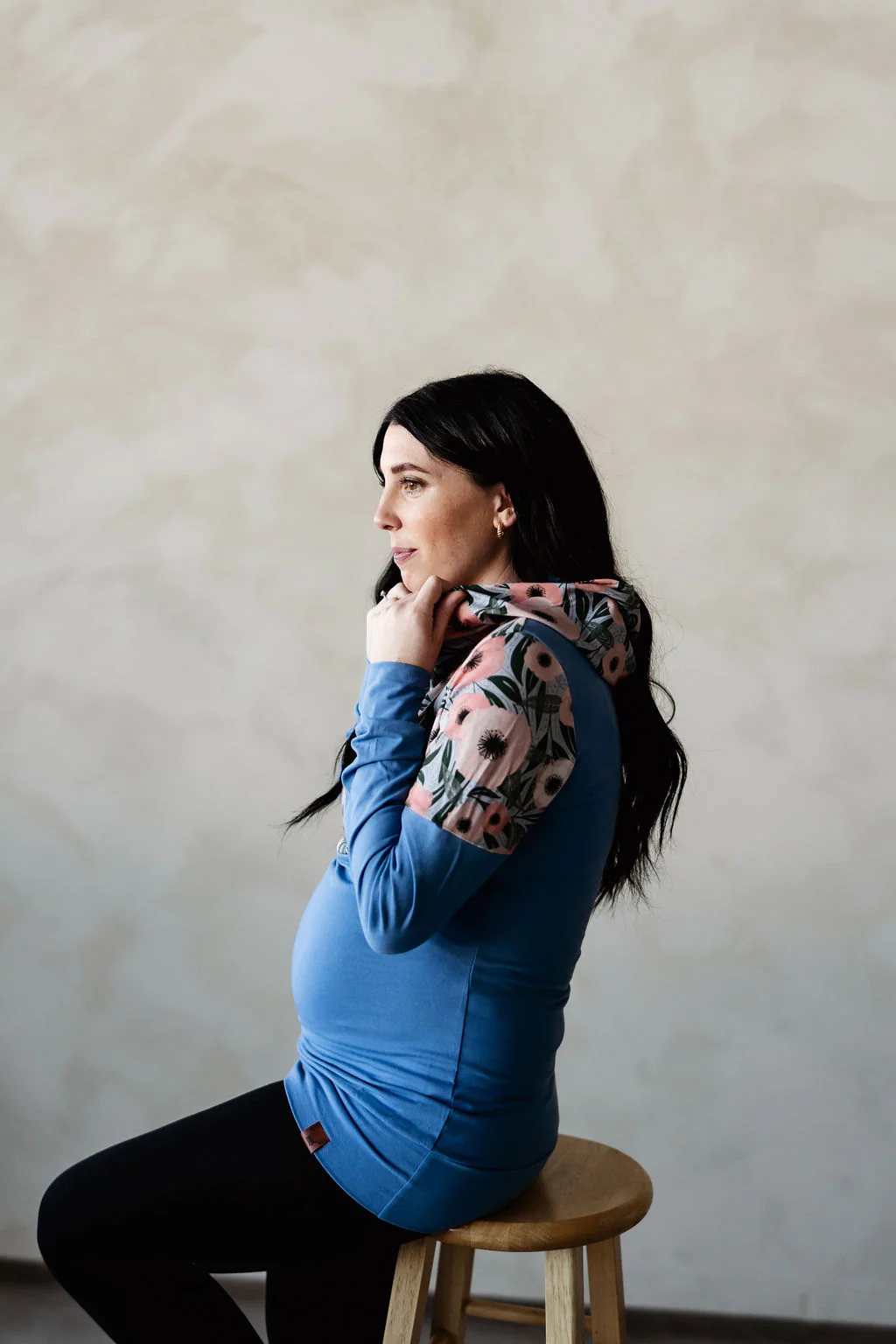 Hoodie de maternité et d'allaitement BLEU et fleurs CORAIL en coton biologique 3 en 1 – Image 9