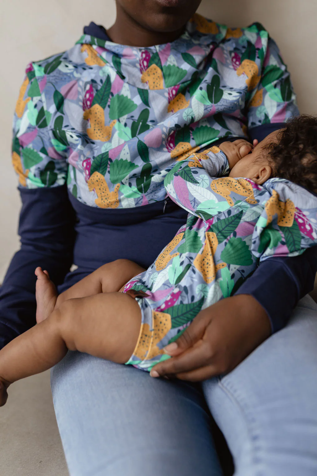 Hoodie de maternité et d'allaitement JUNGLE en coton biologique 3 en 1 – Image 2