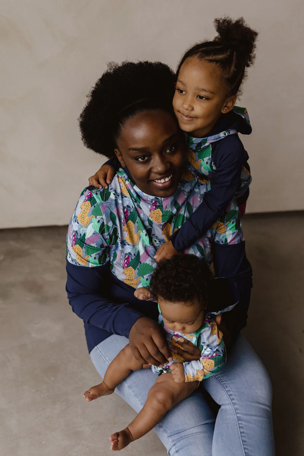 Hoodie de maternité et d'allaitement JUNGLE en coton biologique 3 en 1 – Image 5