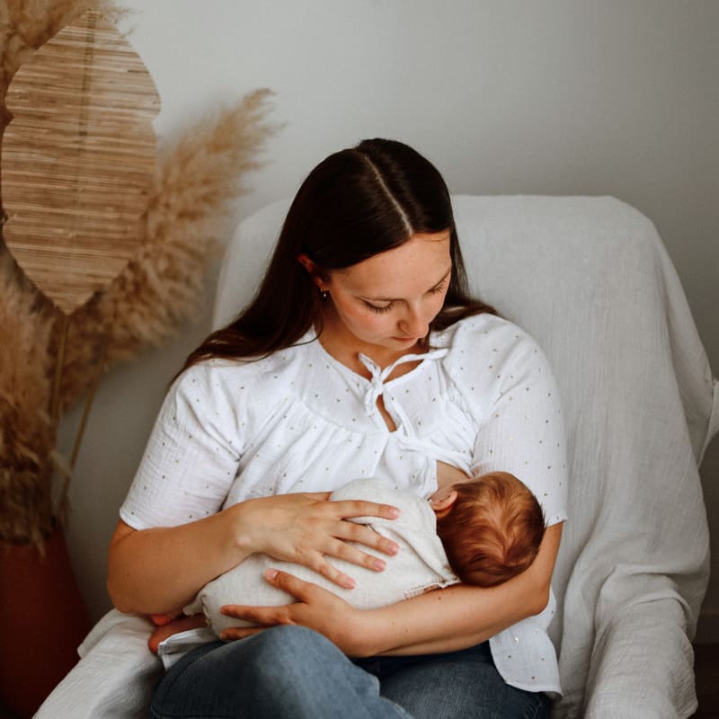 Blouse allaitement – gaze de coton blanc imprimée plumettes dorées – dernières pièces taille M – Image 4