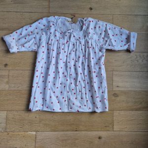 Blouse allaitement – Manches courtes – gaze imprimée coeurs