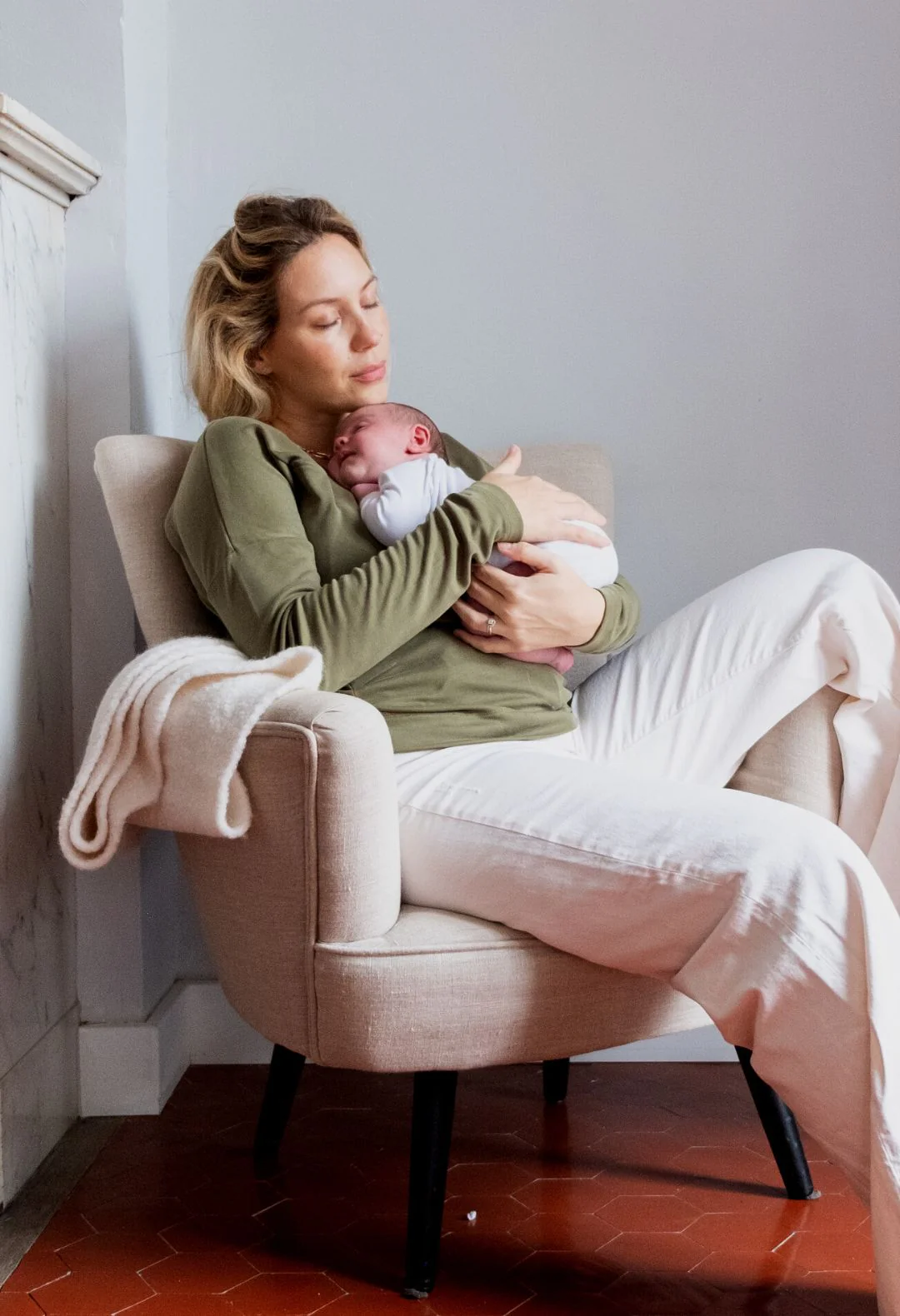 T-shirt d'allaitement Manches Longues / Haut de pyjama d'allaitement LOUNGE Olive Branch – Image 4